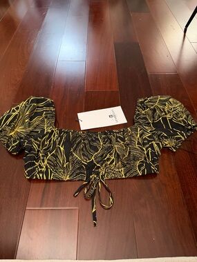 Lex breezy Hawai’i Off-Shoulder Black & Yellow Floral Crop Top size XL